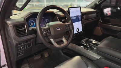 FORD F-150 LIGHTNING LARIAT ,EV, NO ACCIDENT, NO PAINT-3