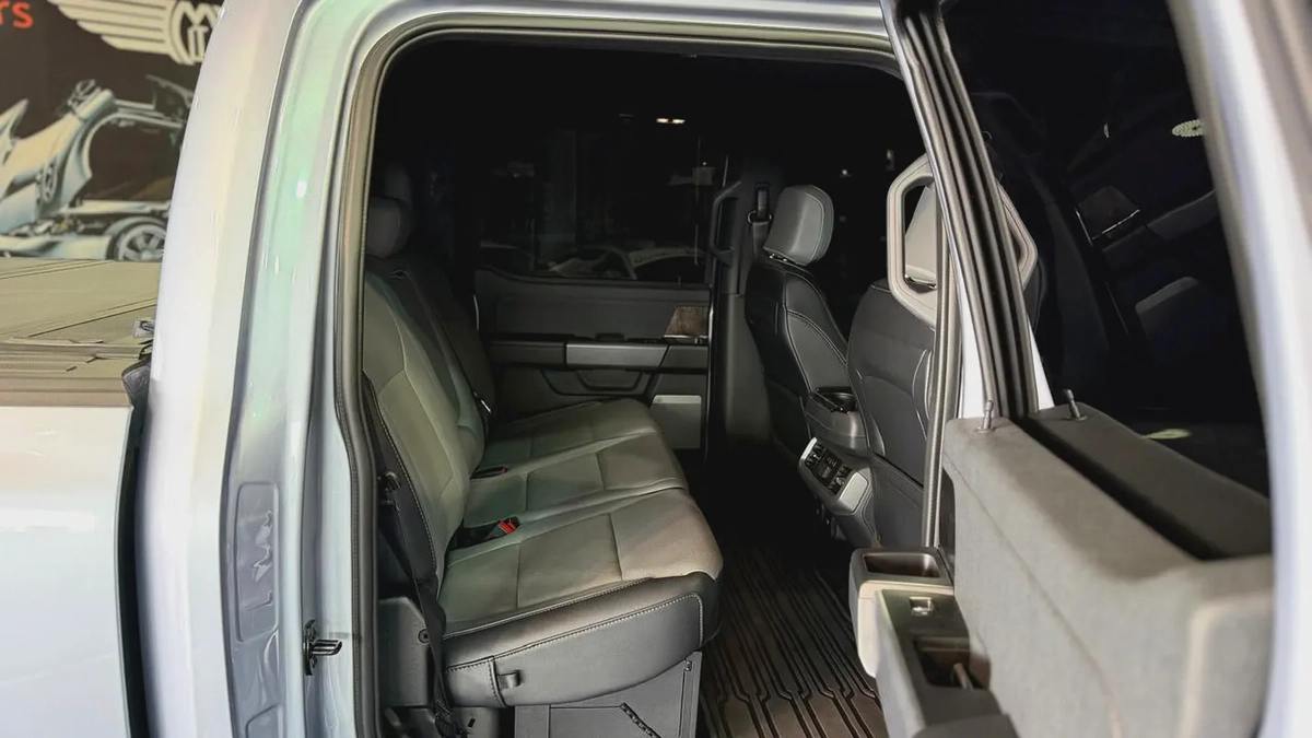 FORD F-150 LIGHTNING LARIAT ,EV, NO ACCIDENT, NO PAINT-7-7