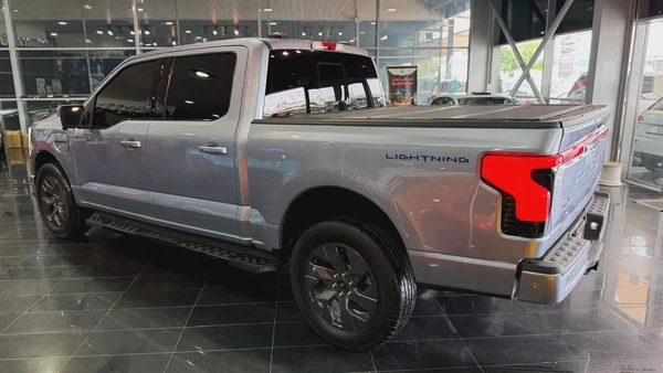 FORD F-150 LIGHTNING LARIAT ,EV, NO ACCIDENT, NO PAINT