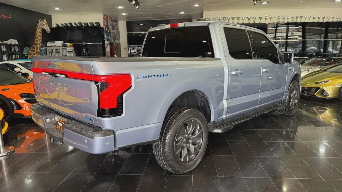 FORD F-150 LIGHTNING LARIAT ,EV, NO ACCIDENT, NO PAINT-9-9