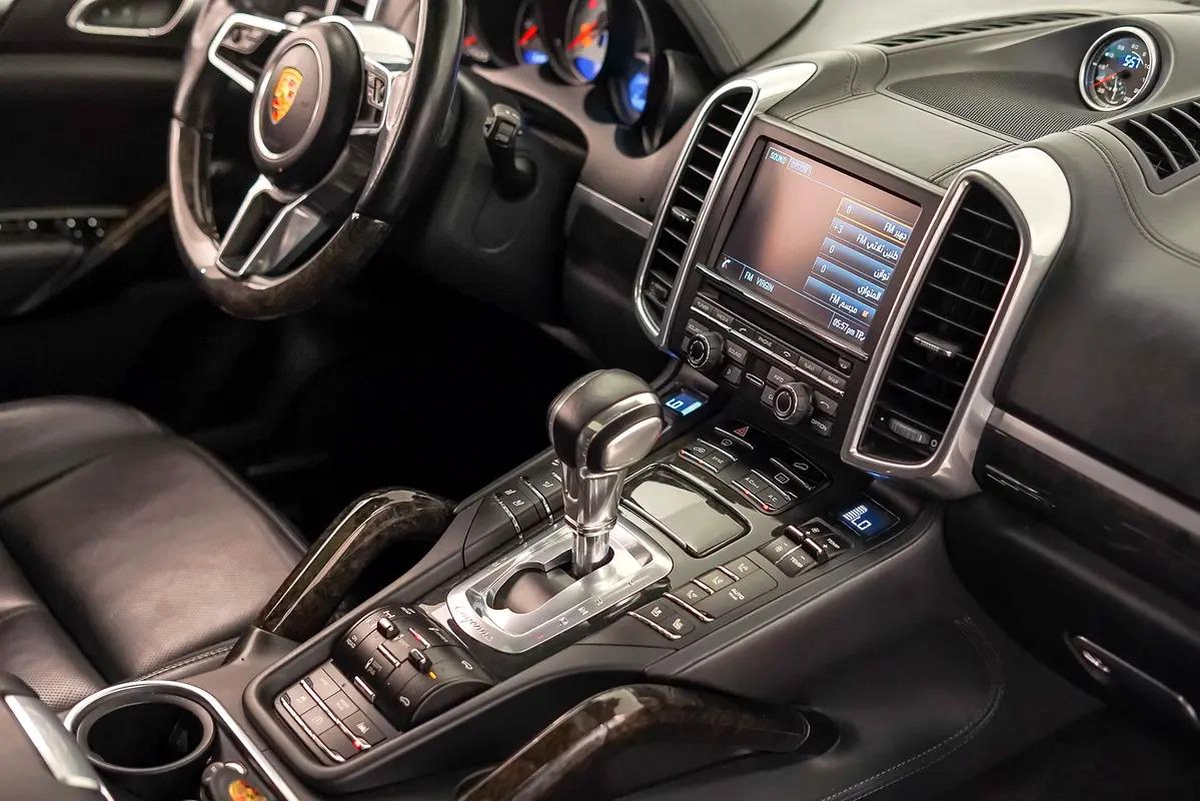 AED 3343 PM | PORSCHE CAYENNE S 2015 | HIGH SPECS | PRISITINE CONDITION | 1 YEAR WARRANTY | GCC-10-10