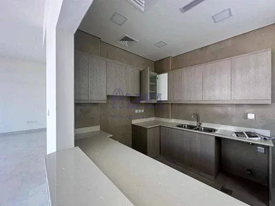 Spacious New 4 Bed + maids room | Close to the Beach-8