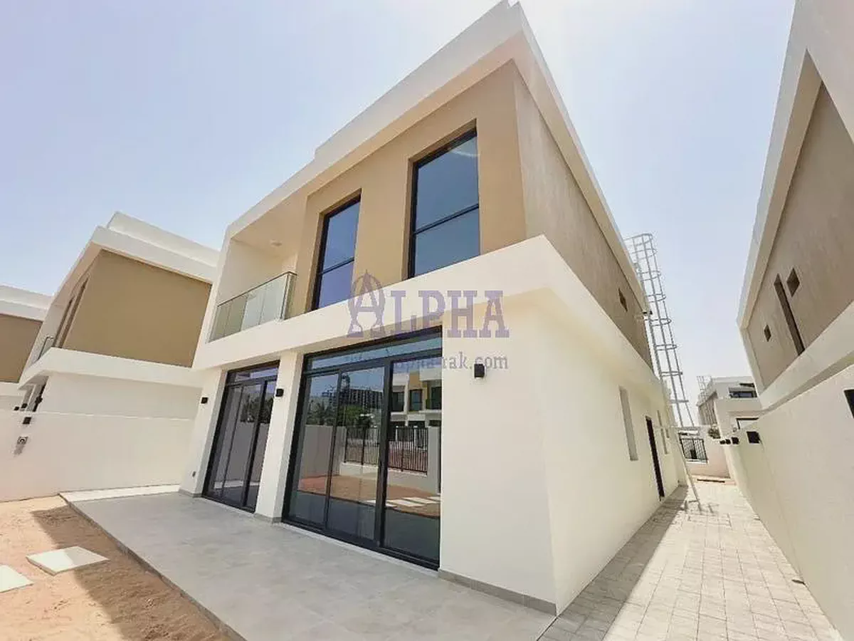Spacious New 4 Bed + maids room | Close to the Beach-2-2