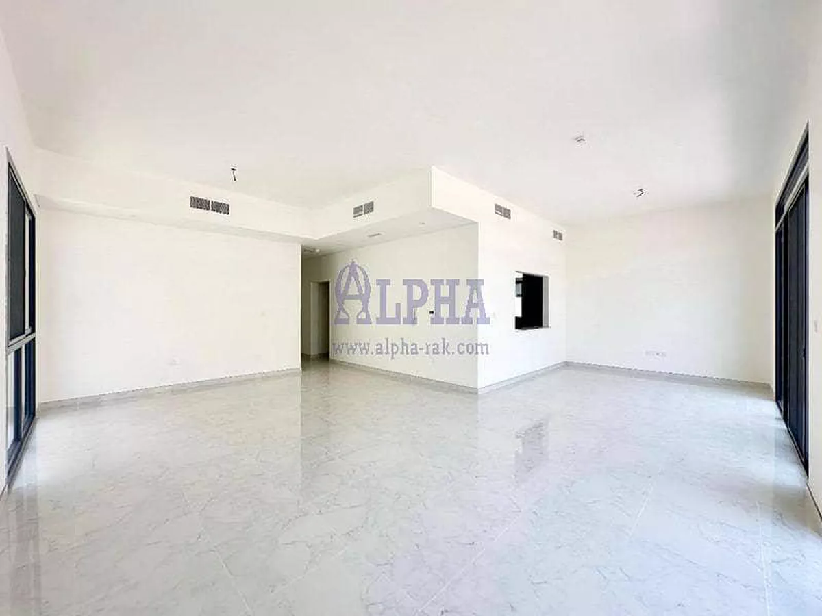 Spacious New 4 Bed + maids room | Close to the Beach-3-3