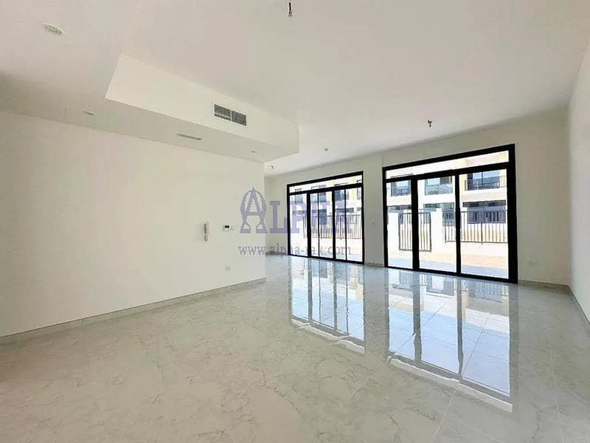 Spacious New 4 Bed + maids room | Close to the Beach-4-4