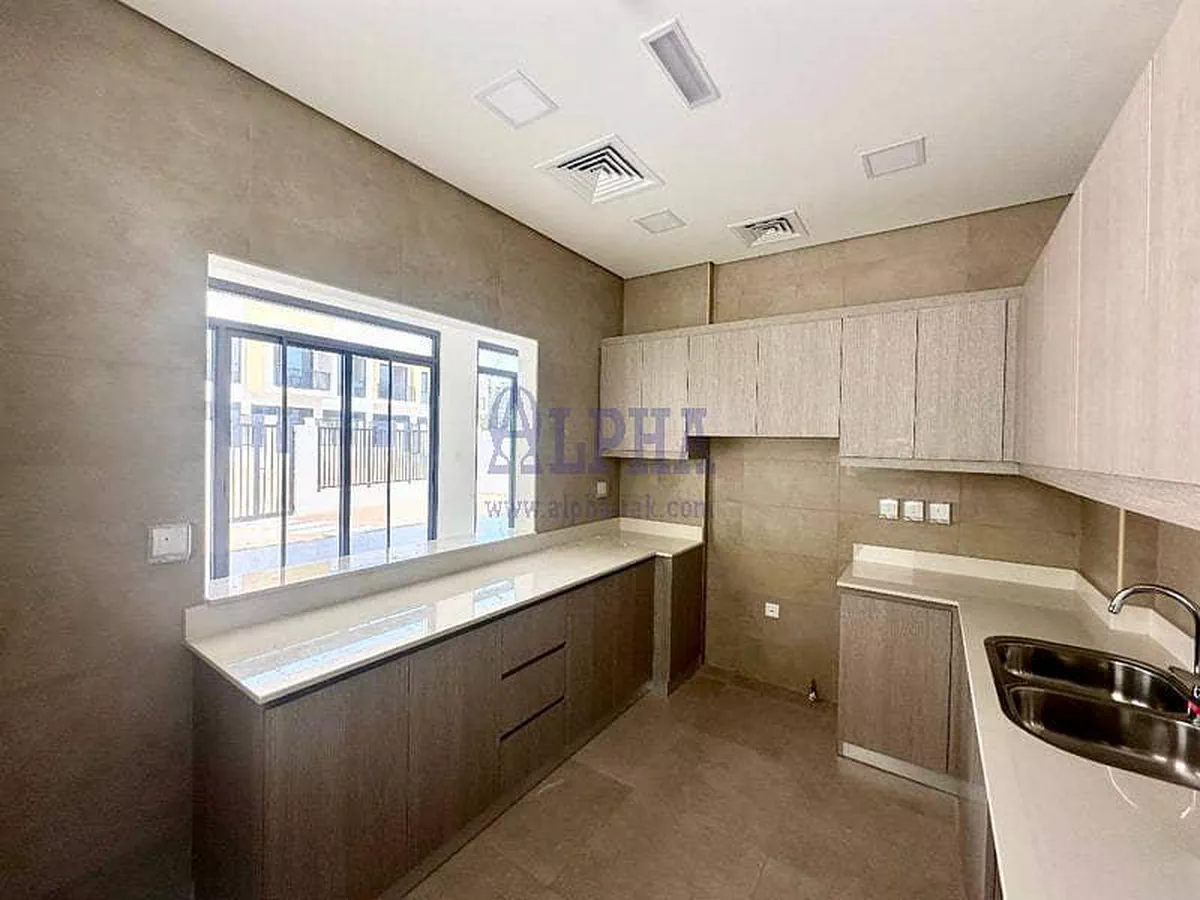 Spacious New 4 Bed + maids room | Close to the Beach-7-7