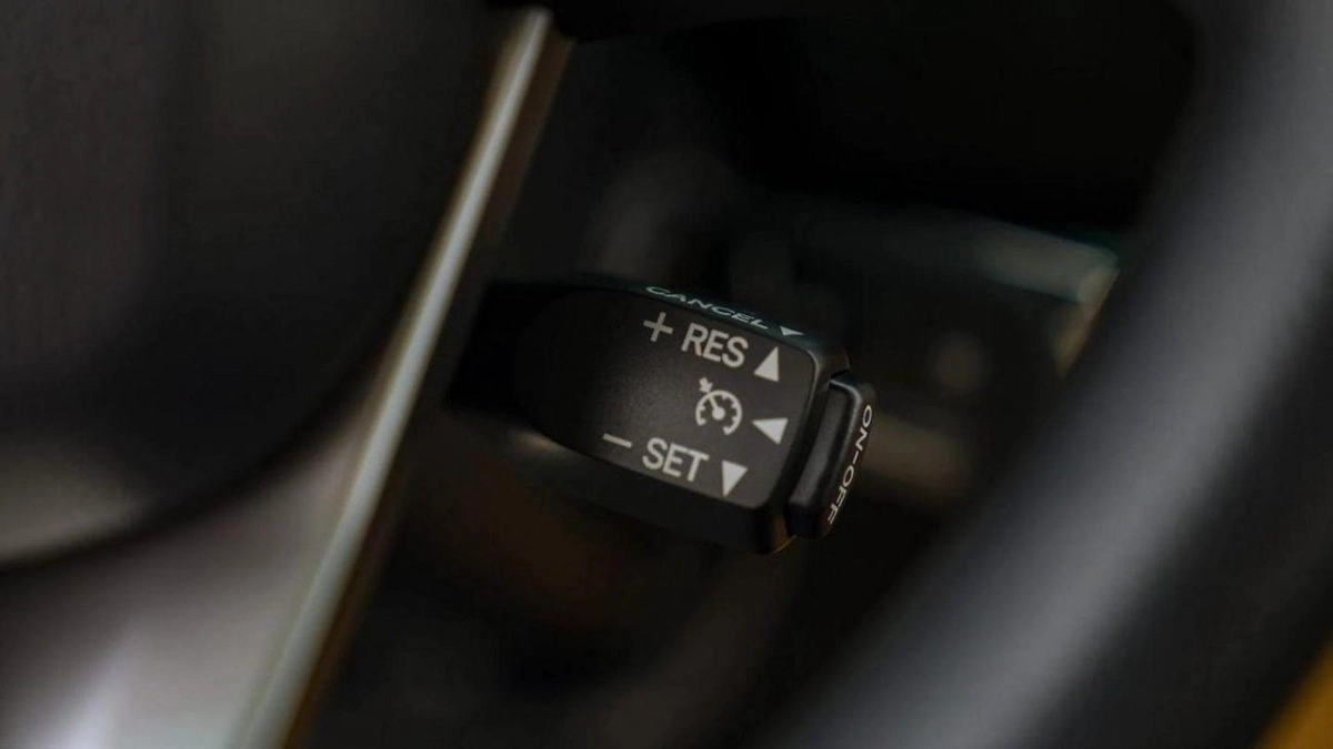 Toyota Fortuner GX2 FORTUNER 2.7L BLACK