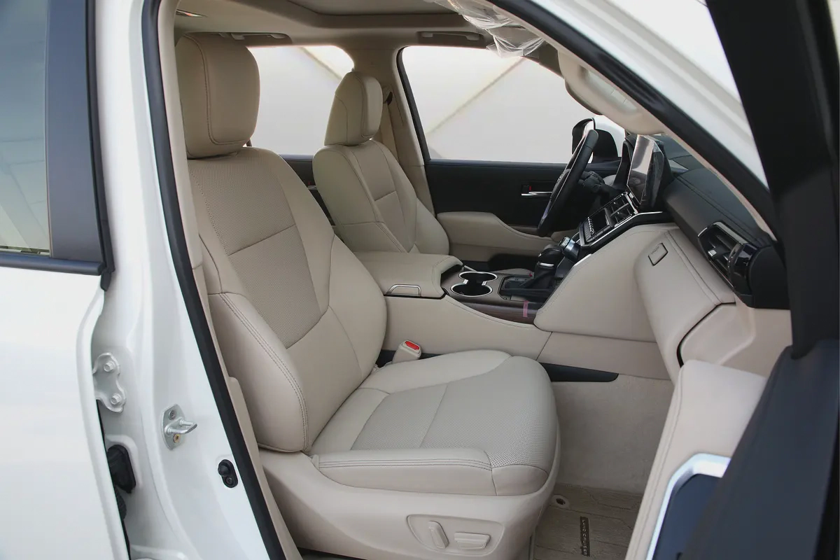 2025 TOYOTA LAND CRUISER GXR TWIN TURBO - GCC - UNDER DEALER WARRANTY - ORIGINAL PAINT-FULLY LOADED-10-10