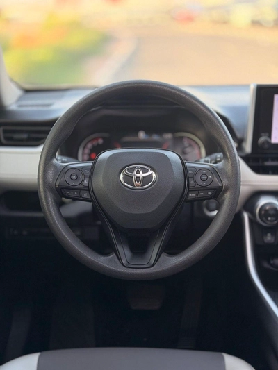 Toyota RAV4 XLE 2.5L / sunroof, leather seats/ full option 2023-10
