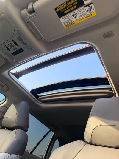 Toyota RAV4 XLE 2.5L / sunroof, leather seats/ full option 2023-11