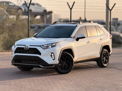Toyota RAV4 XLE 2.5L / sunroof, leather seats/ full option 2023-13
