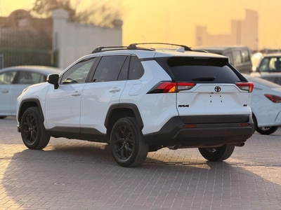 Toyota RAV4 XLE 2.5L / sunroof, leather seats/ full option 2023-2