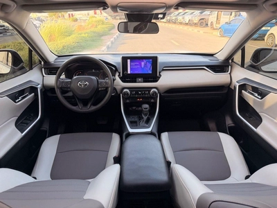 Toyota RAV4 XLE 2.5L / sunroof, leather seats/ full option 2023-4