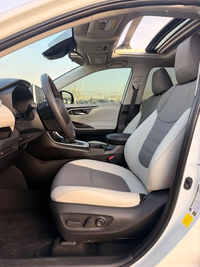 Toyota RAV4 XLE 2.5L / sunroof, leather seats/ full option 2023-5