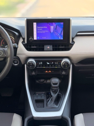 Toyota RAV4 XLE 2.5L / sunroof, leather seats/ full option 2023-7