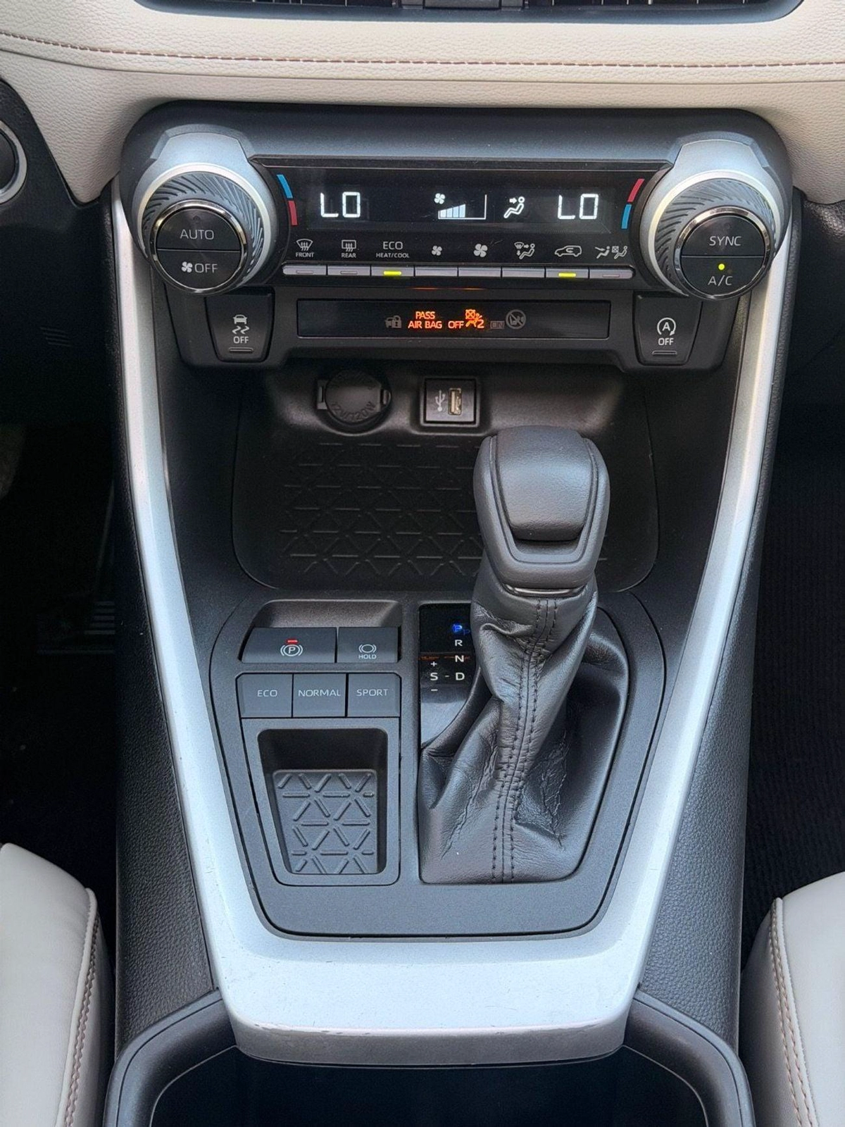 Toyota RAV4 XLE 2.5L / sunroof, leather seats/ full option 2023-9-0