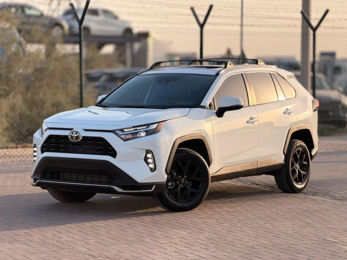 Toyota RAV4 XLE 2.5L / sunroof, leather seats/ full option 2023-13-0