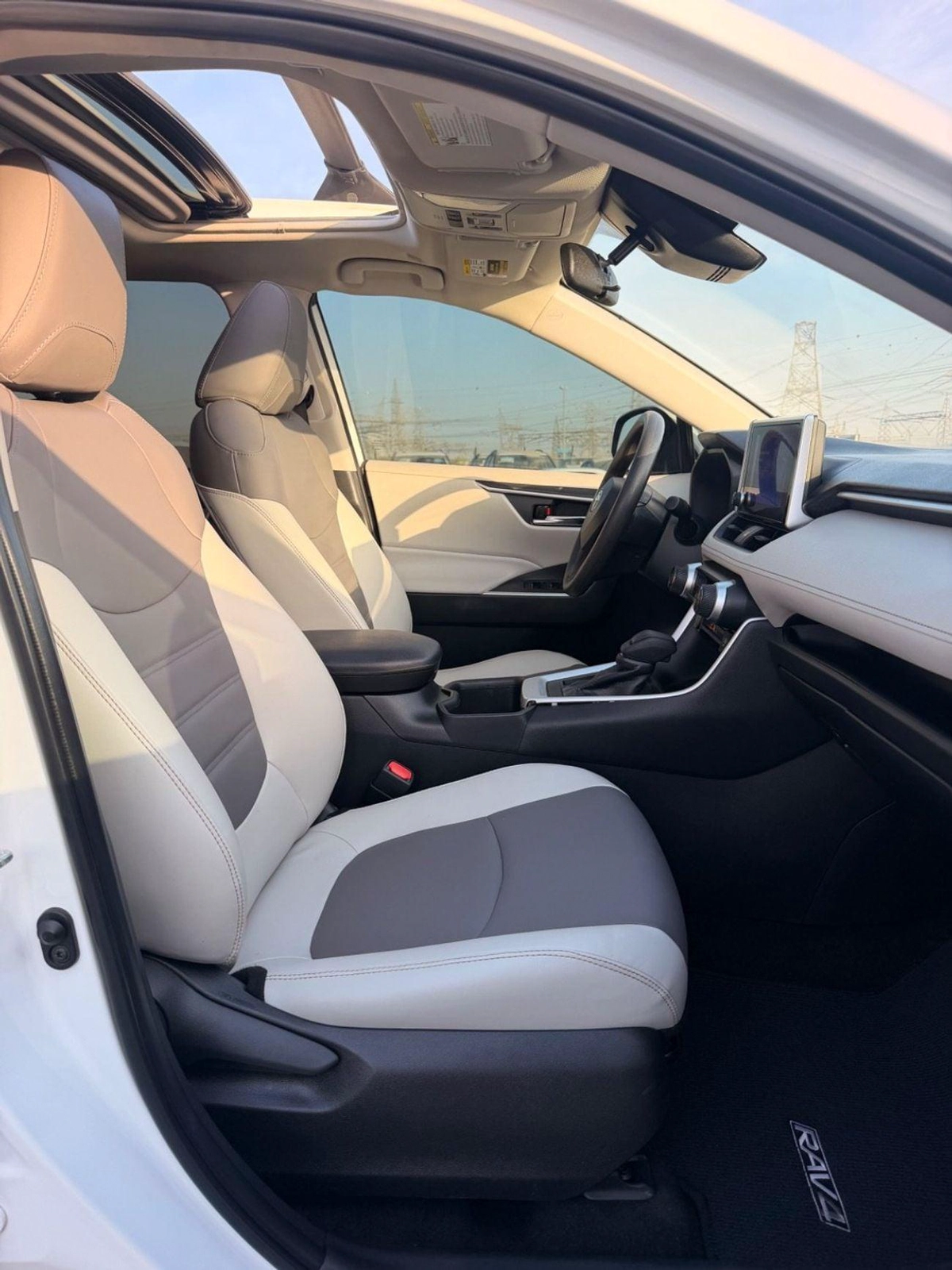 Toyota RAV4 XLE 2.5L / sunroof, leather seats/ full option 2023-14-0