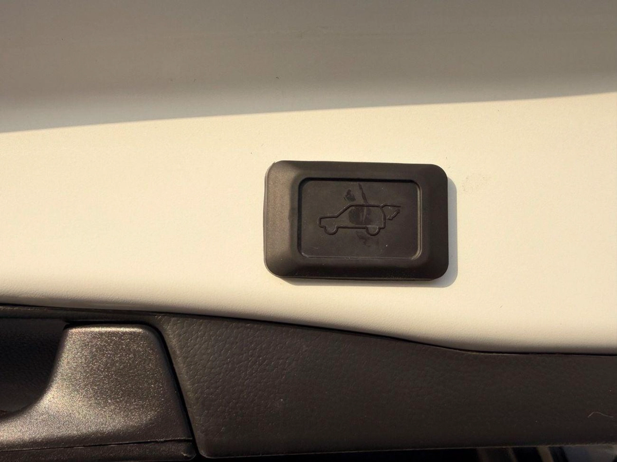 Toyota RAV4 XLE 2.5L / sunroof, leather seats/ full option 2023-21-0