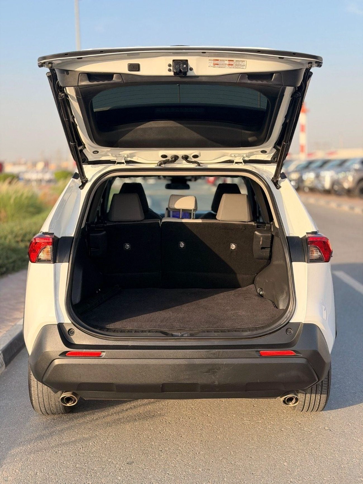Toyota RAV4 XLE 2.5L / sunroof, leather seats/ full option 2023-23-0