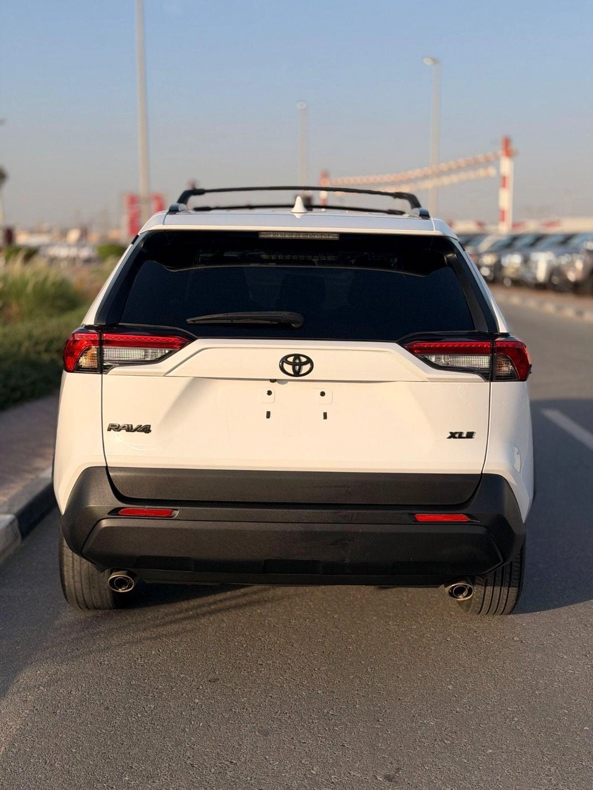 Toyota RAV4 XLE 2.5L / sunroof, leather seats/ full option 2023-3-0