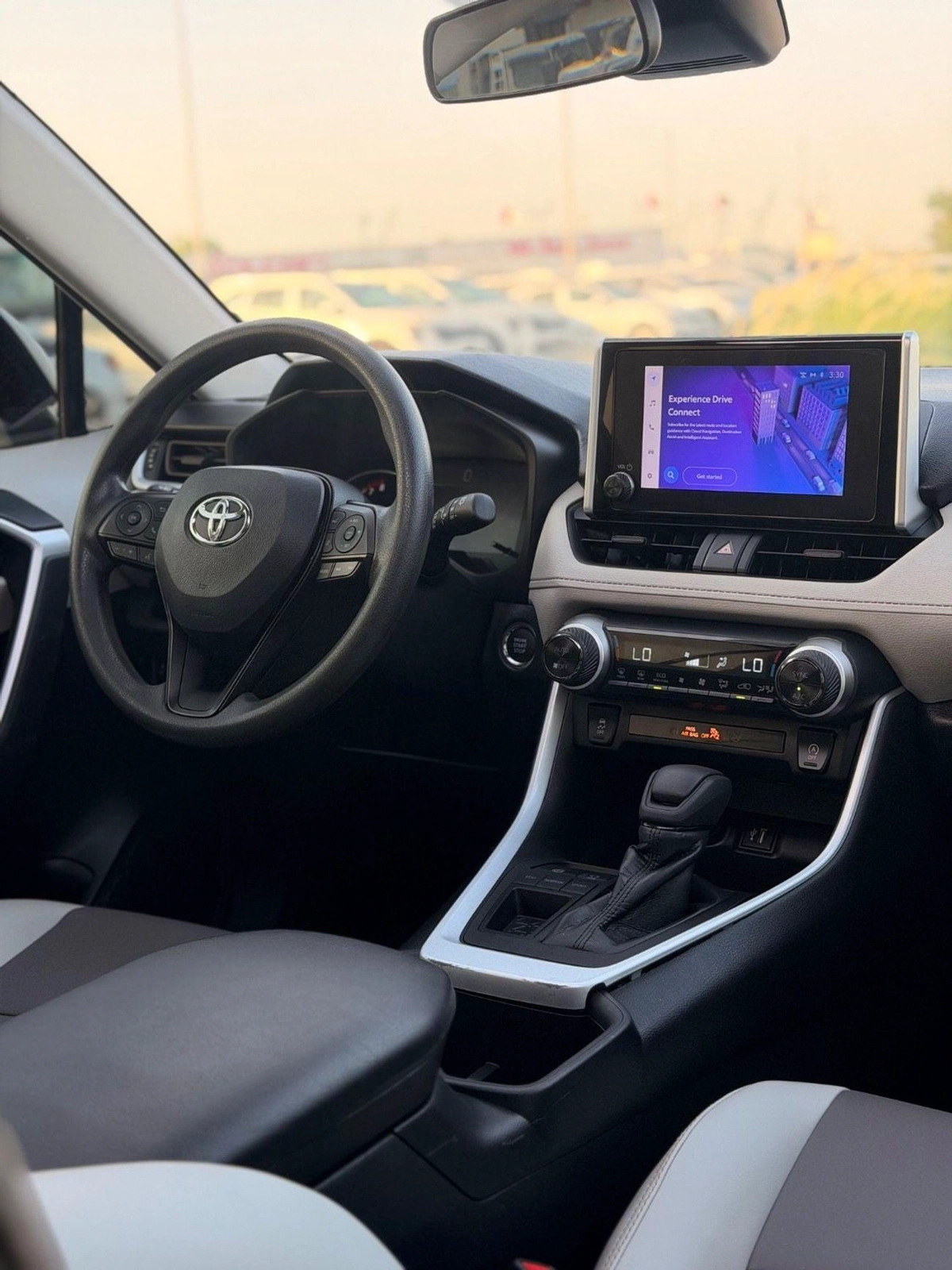 Toyota RAV4 XLE 2.5L / sunroof, leather seats/ full option 2023-6-0