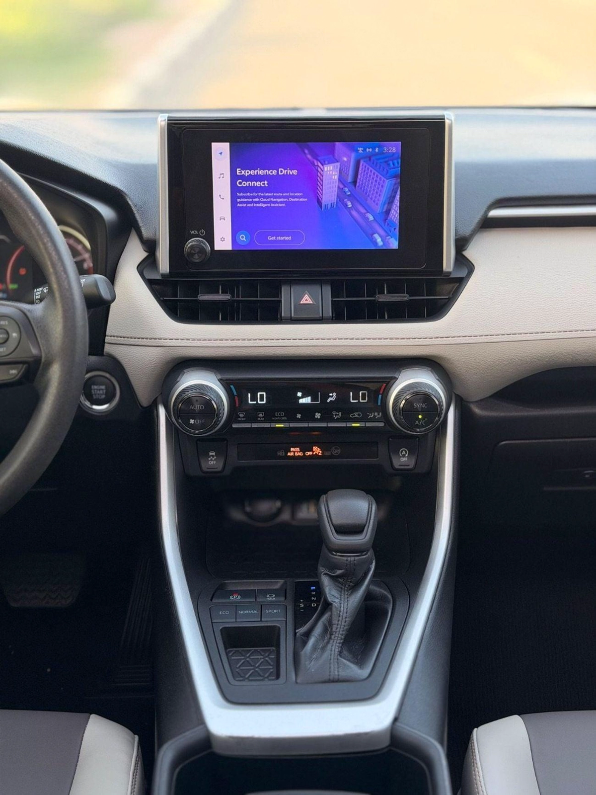 Toyota RAV4 XLE 2.5L / sunroof, leather seats/ full option 2023-7-0