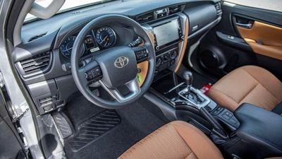 Toyota Fortuner Toyota Fortuner 2.7L V4 7SETER 4x4 MY 2024-15
