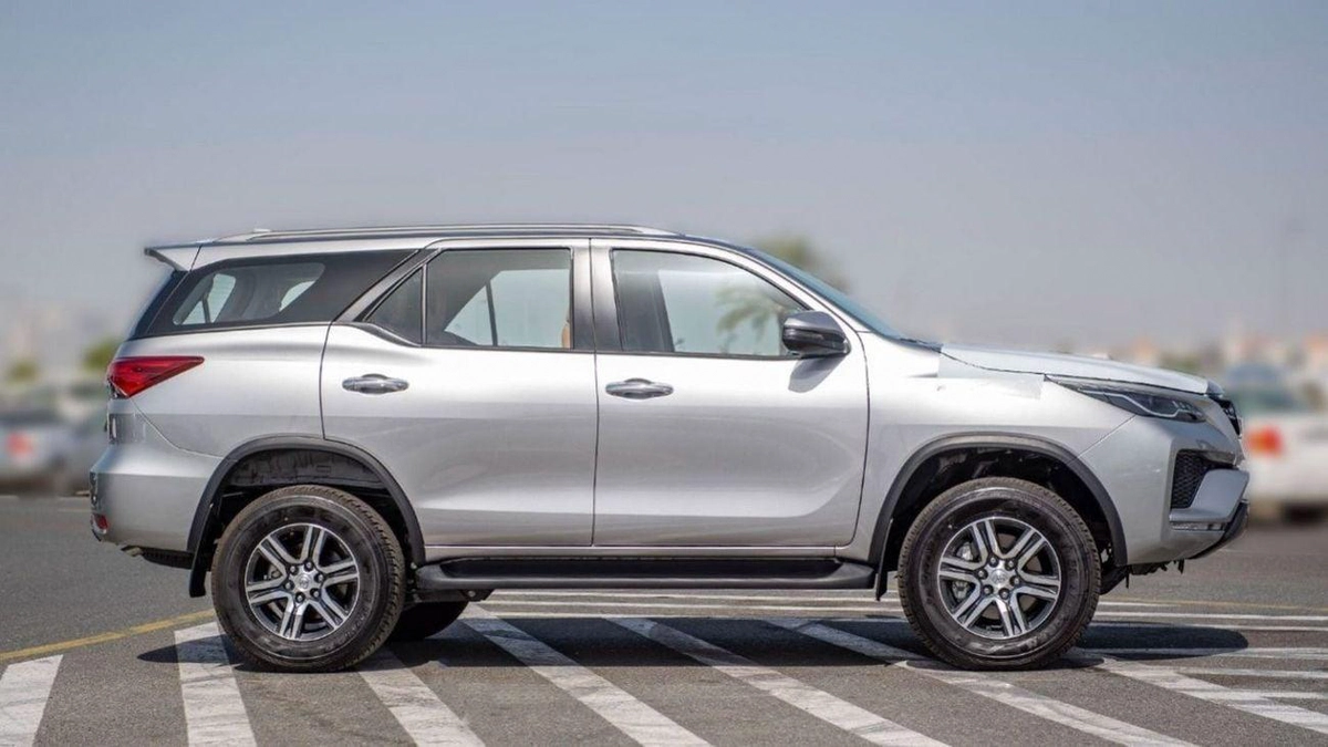 Toyota Fortuner Toyota Fortuner 2.7L V4 7SETER 4x4 MY 2024-4-0