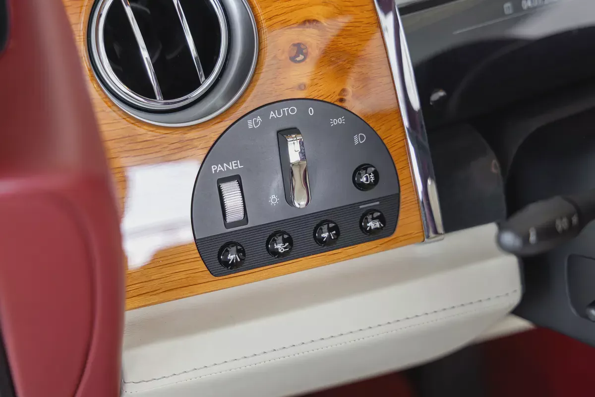 Rolls-Royce Dawn  | Fully Loaded | GCC Specs | Mint Condition | WARRANTY THROUGH PITSTOP 360 AGMC-17-17