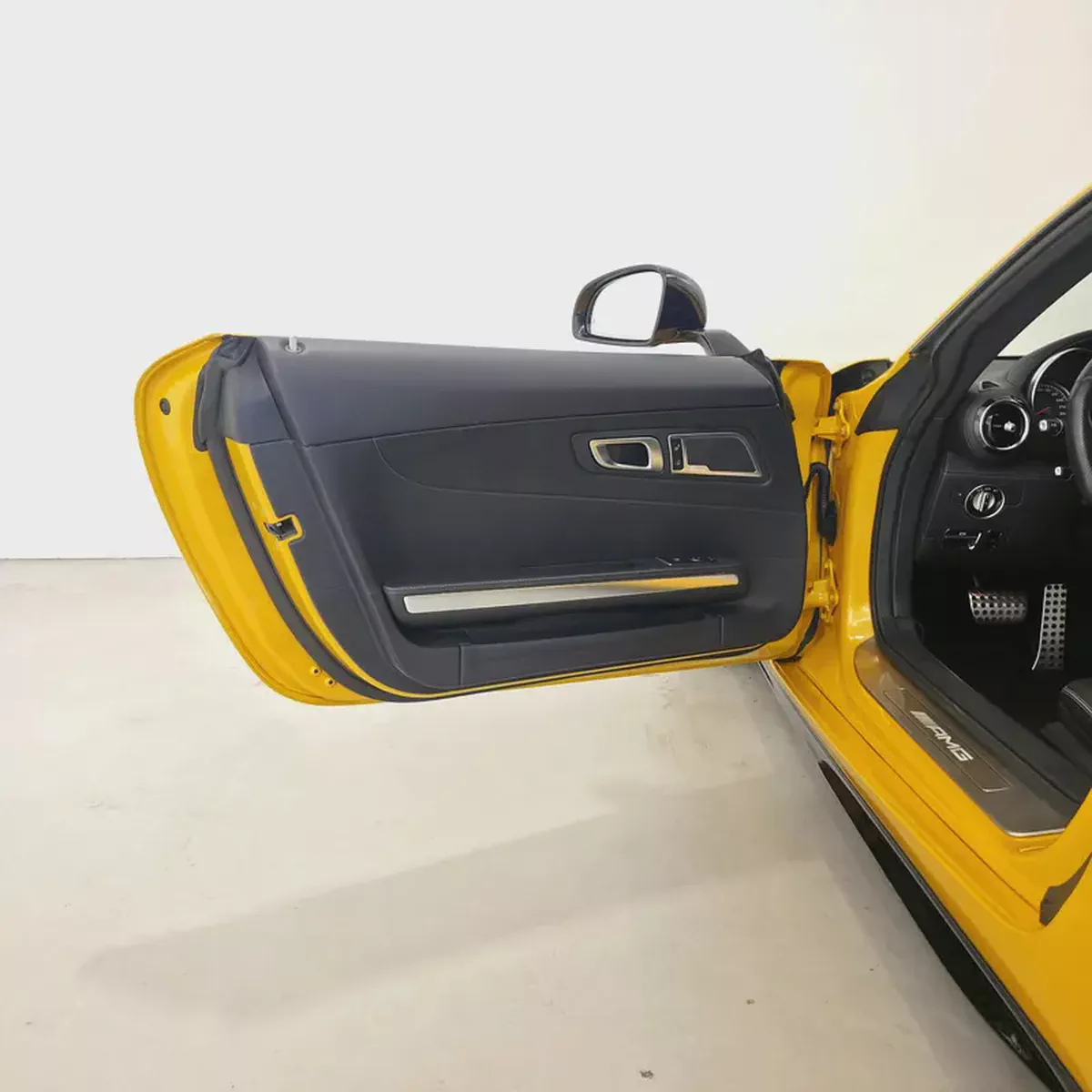 AED 4684 PM | MERCEDES BENZ AMG GTR KIT 2019 | PRISTINE CONDITION | 1 YEAR WARRANTY-7-7