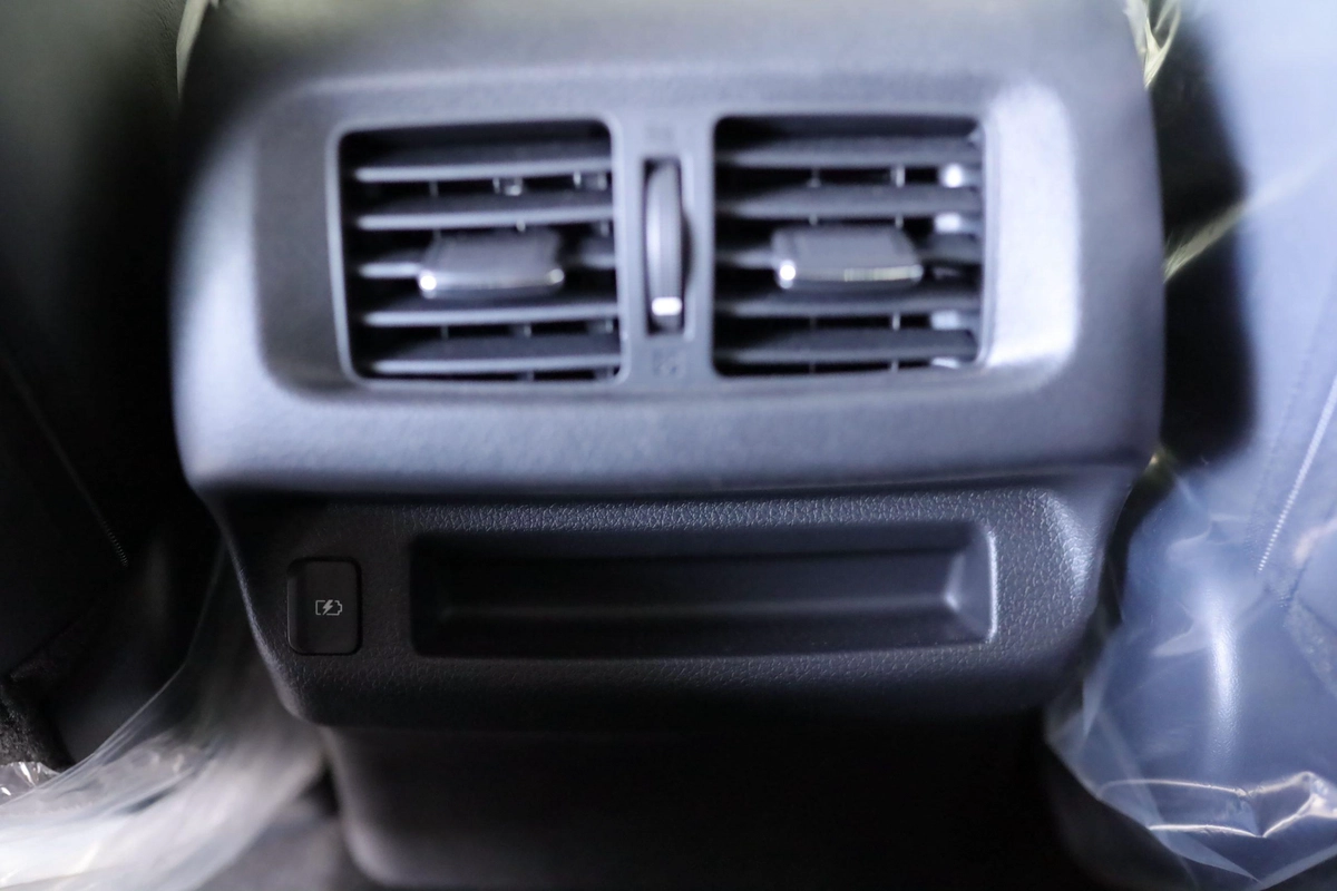 NISSAN NAVARA 2.5 DIESEL PRO4X 4X4 AT 2025-3-3