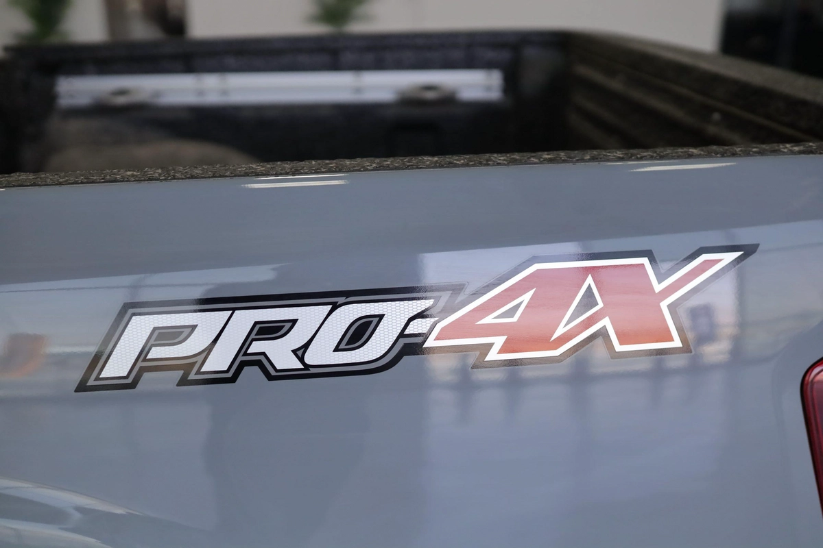 NISSAN NAVARA 2.5 DIESEL PRO4X 4X4 AT 2025-4-4