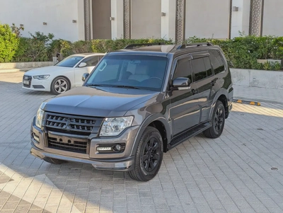MITSUBISHI PAJERO 2017 GLS MID OPTION GCC V6 3.5L IN PERFECT CONDITION-1