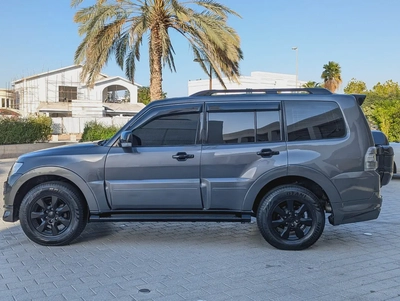 MITSUBISHI PAJERO 2017 GLS MID OPTION GCC V6 3.5L IN PERFECT CONDITION-16