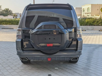 MITSUBISHI PAJERO 2017 GLS MID OPTION GCC V6 3.5L IN PERFECT CONDITION-18