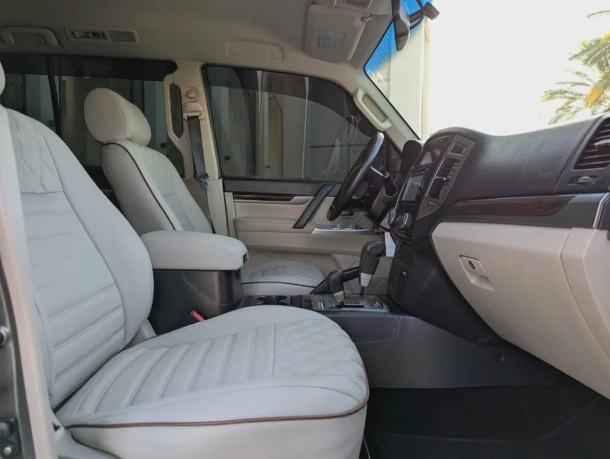 MITSUBISHI PAJERO 2017 GLS MID OPTION GCC V6 3.5L IN PERFECT CONDITION-3-3