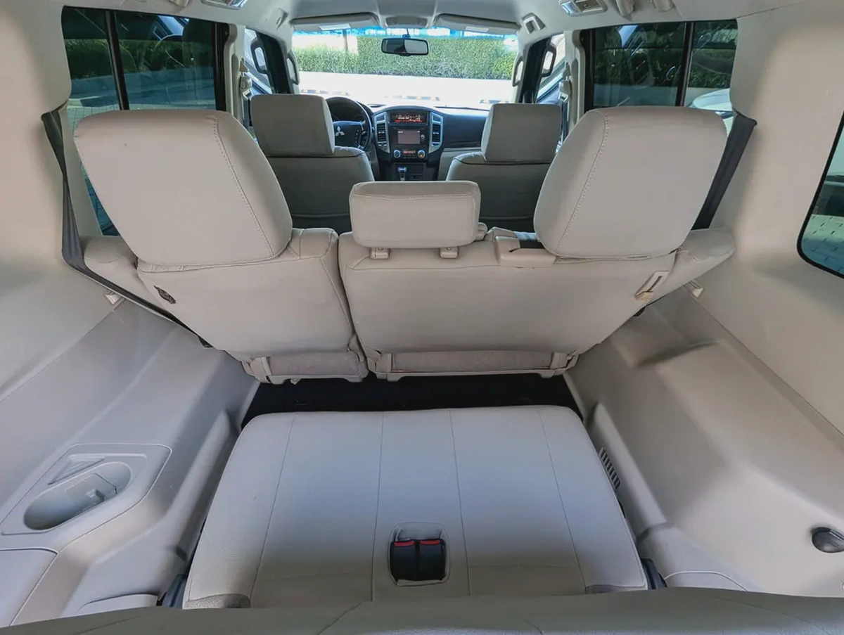 MITSUBISHI PAJERO 2017 GLS MID OPTION GCC V6 3.5L IN PERFECT CONDITION-11-11