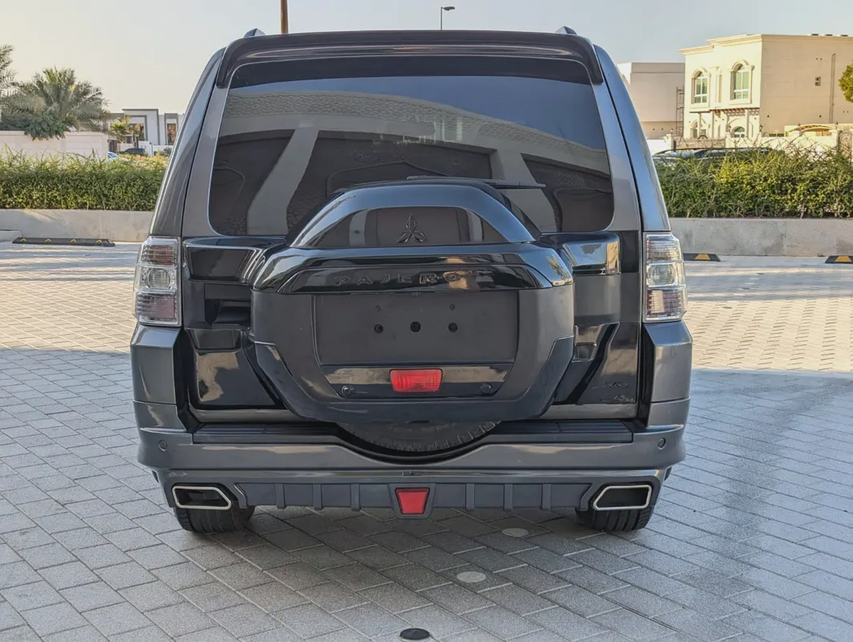 MITSUBISHI PAJERO 2017 GLS MID OPTION GCC V6 3.5L IN PERFECT CONDITION-18-18
