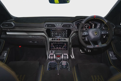 2023 URUS PERFORMANTE RIGHT HAND  | VERY LOW MILEAGE | 60TH ANNIVERSARY EDITION | AKRAPOVIC EXHAUST-11