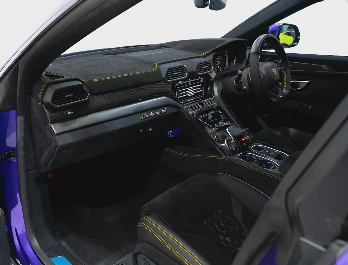 2023 URUS PERFORMANTE RIGHT HAND  | VERY LOW MILEAGE | 60TH ANNIVERSARY EDITION | AKRAPOVIC EXHAUST-10-10