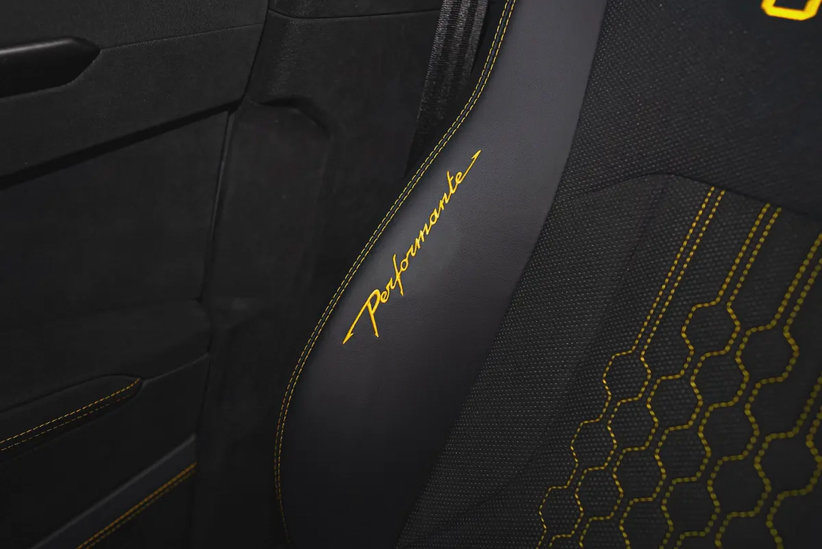 2023 URUS PERFORMANTE RIGHT HAND  | VERY LOW MILEAGE | 60TH ANNIVERSARY EDITION | AKRAPOVIC EXHAUST-14-14