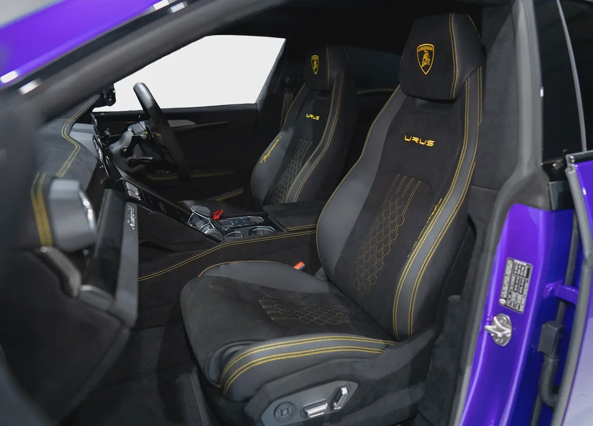 2023 URUS PERFORMANTE RIGHT HAND  | VERY LOW MILEAGE | 60TH ANNIVERSARY EDITION | AKRAPOVIC EXHAUST-8-8