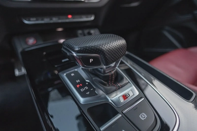 Audi SQ5 2023-16