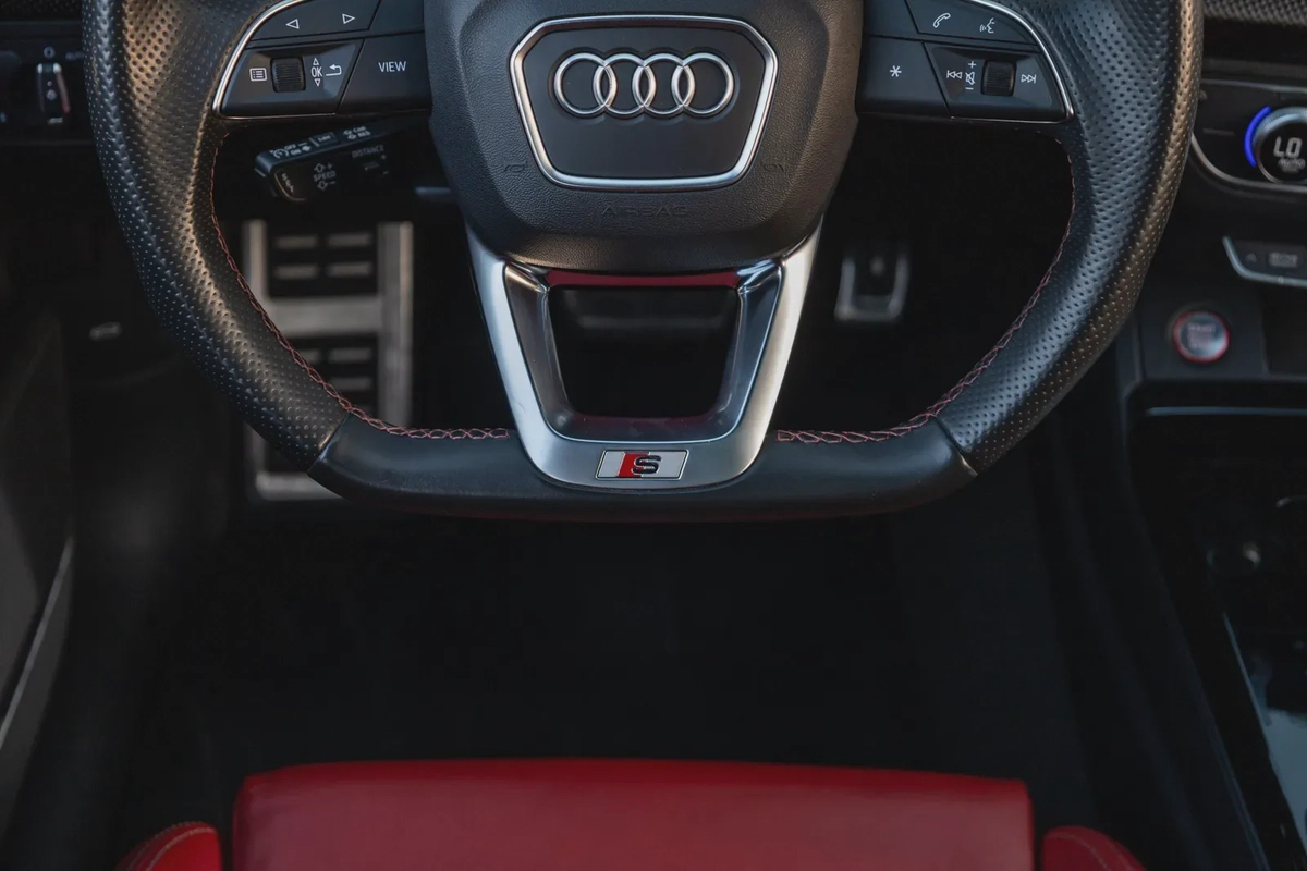 Audi SQ5 2023-12-12