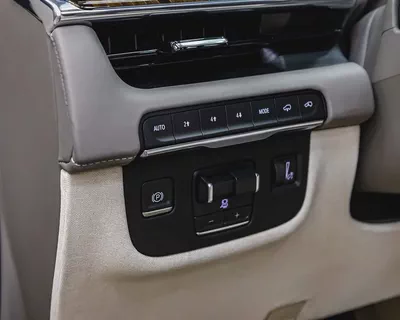 CADILLAC ESCALADE SPORT PLATINUM - 2022 - GCC - AL GHANDI WARRANTY AND SERVICE CONTRACT-11