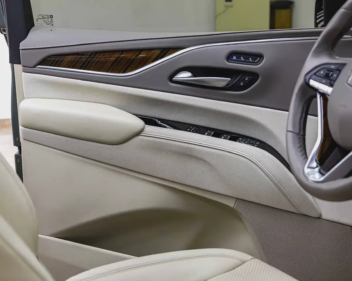 CADILLAC ESCALADE SPORT PLATINUM - 2022 - GCC - AL GHANDI WARRANTY AND SERVICE CONTRACT-18-18