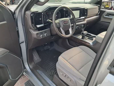 GMC Sierra Elevation | GCC Specs Accident Free Under Warranty Very Well Maintained-8