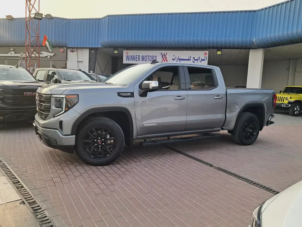GMC Sierra Elevation | GCC Specs Accident Free Under Warranty Very Well Maintained-3-3