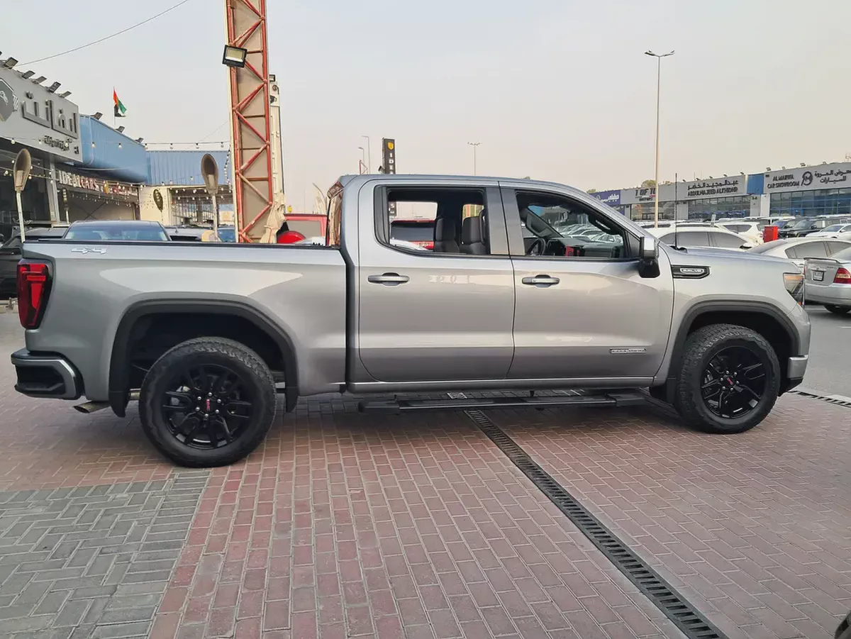GMC Sierra Elevation | GCC Specs Accident Free Under Warranty Very Well Maintained-4-4